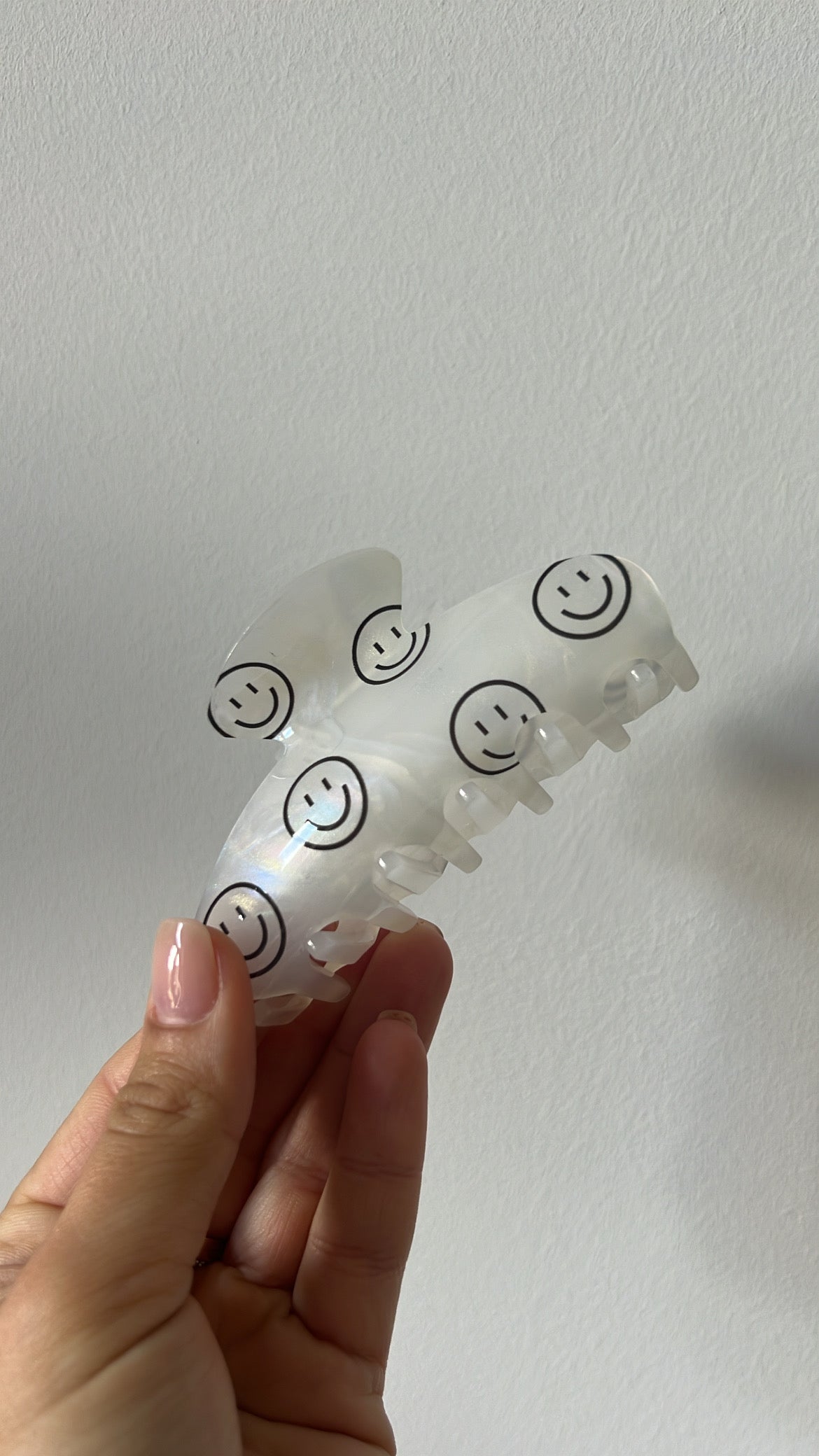 Smiley Clip - By Sara Becker — The Label